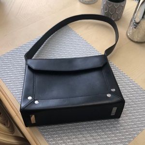 Black Hamilton Hodge